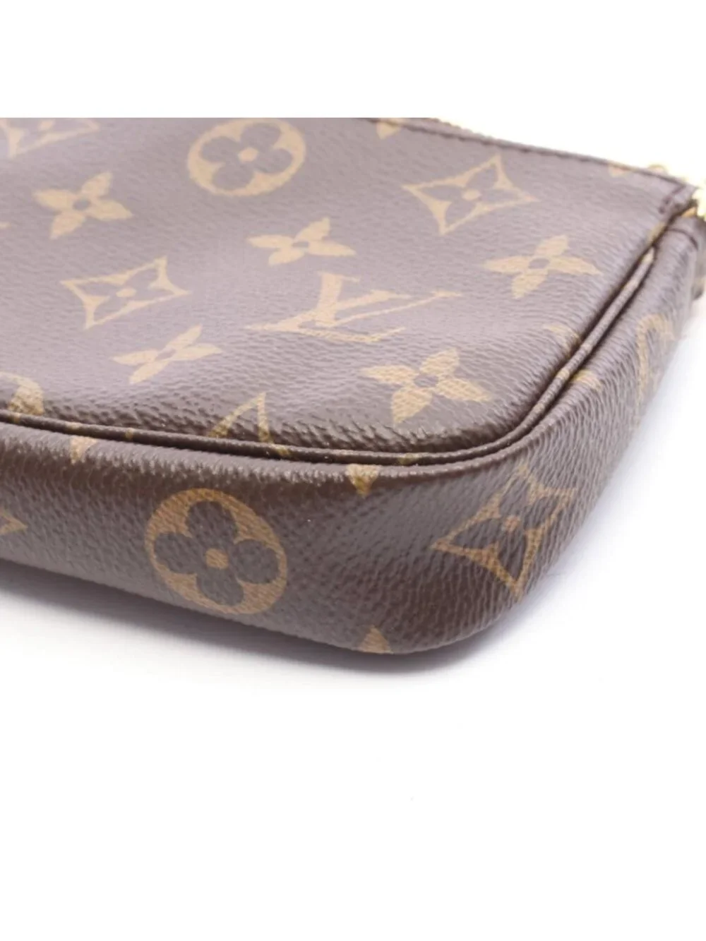 Louis Vuitton slight signs